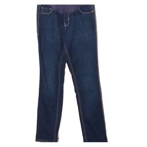 Old Navy maternity jeans 10
